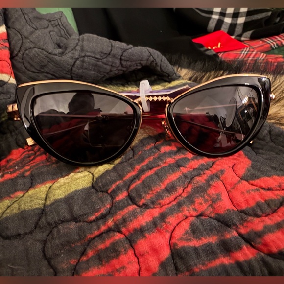 Valentino VIII VLS102 Black & Gold Cat-Eye Sunglasses NWT - Picture 4 of 4